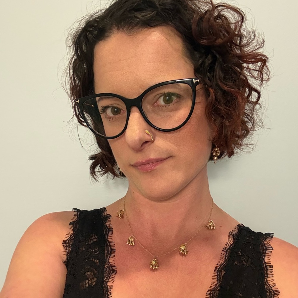 Meet your Posher, Elizabeth
